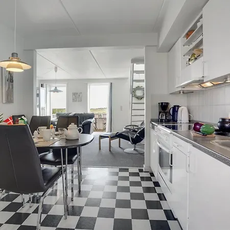 Maura - 2-3km From The Sea By Interhome